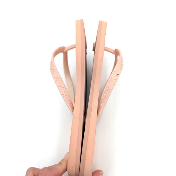 Stuart Weitzman Women's Embossed Flip Flop Thong Sandals Peach Size US7B - Picture 8 of 9